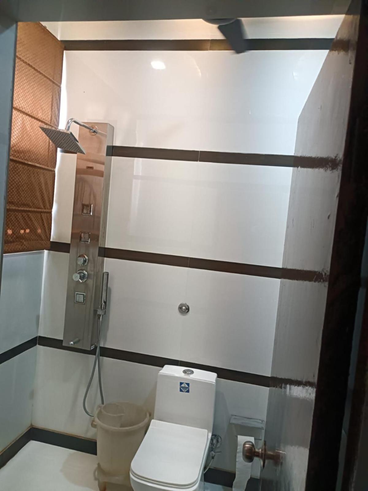 Hotel Kuber Rāi Esterno foto