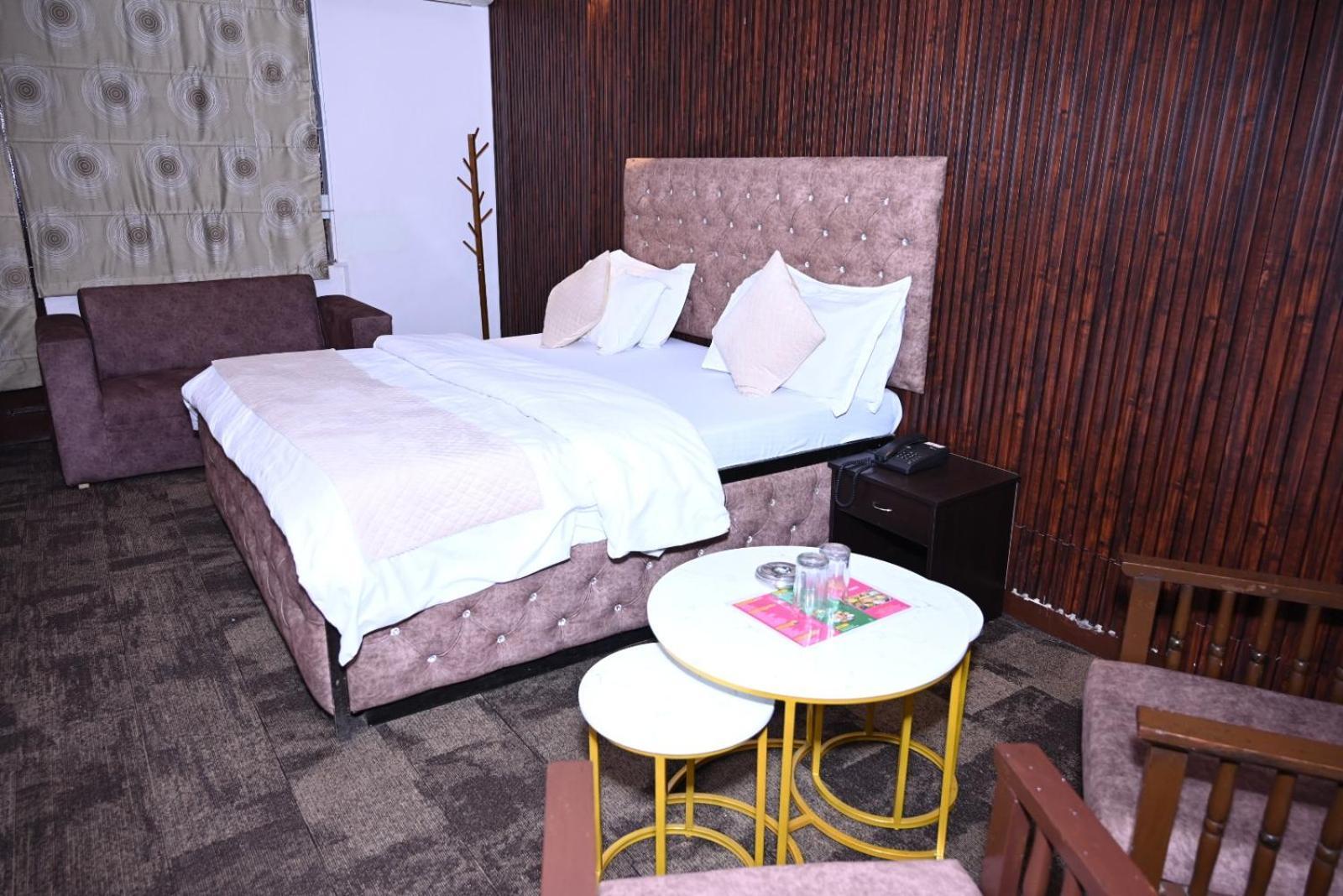 Hotel Kuber Rāi Esterno foto