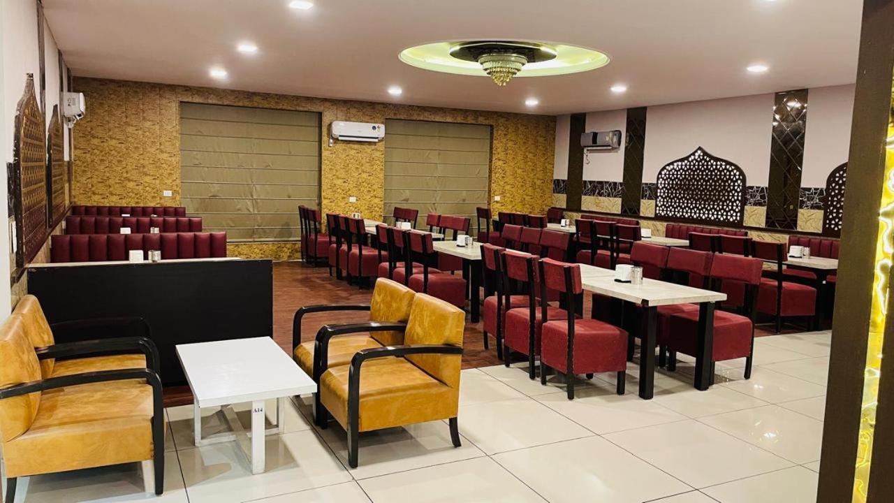 Hotel Kuber Rāi Esterno foto