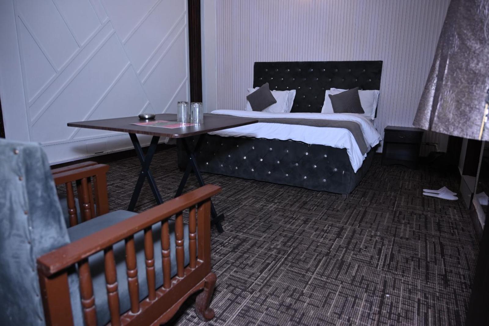 Hotel Kuber Rāi Esterno foto